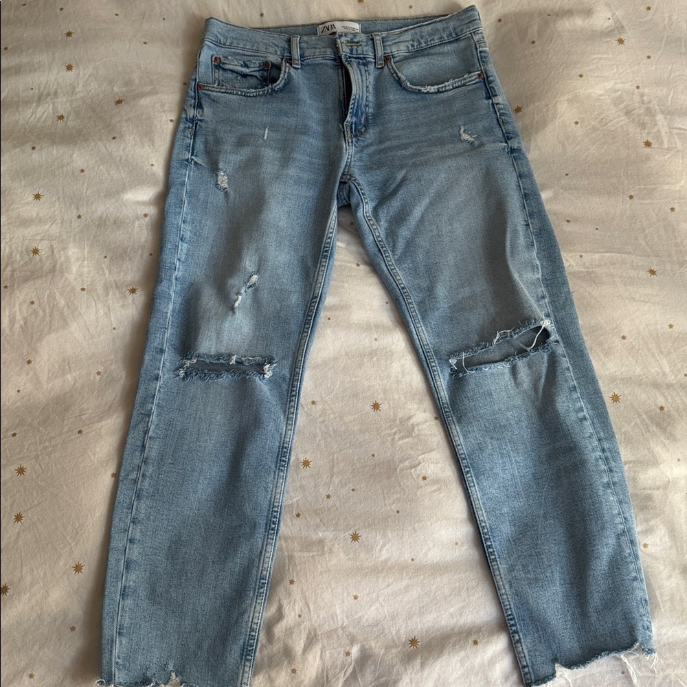 Zara - Slim Boyfriend - low rise - size 6 - Light Blue Distressed Jeans